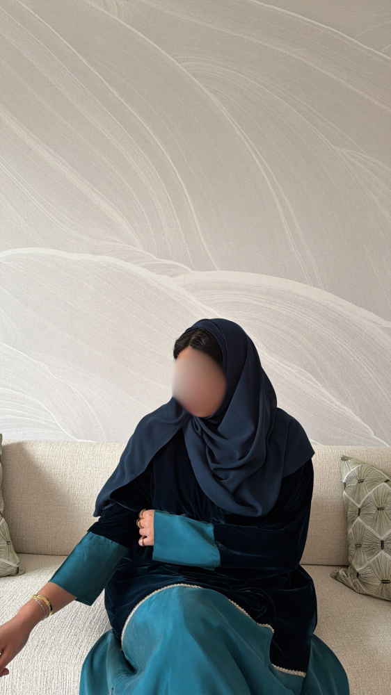 عباية مخمل مع حرير مغسول باللون التركوازي