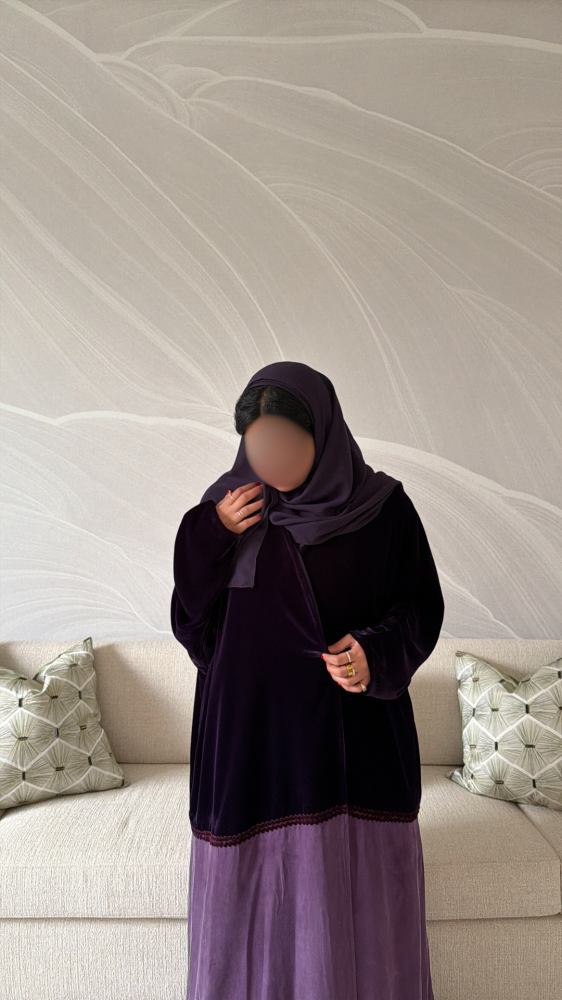 عباية مخمل مع حرير مغسول باللون البنفسجي