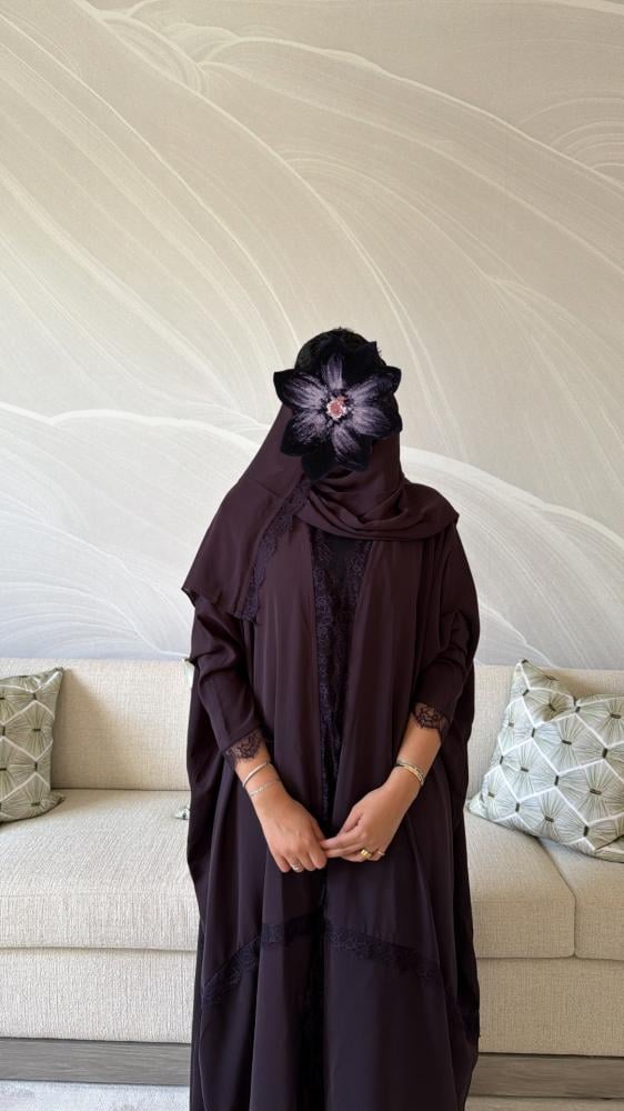عباية كريب بنفسجي مزينة بدانتيل