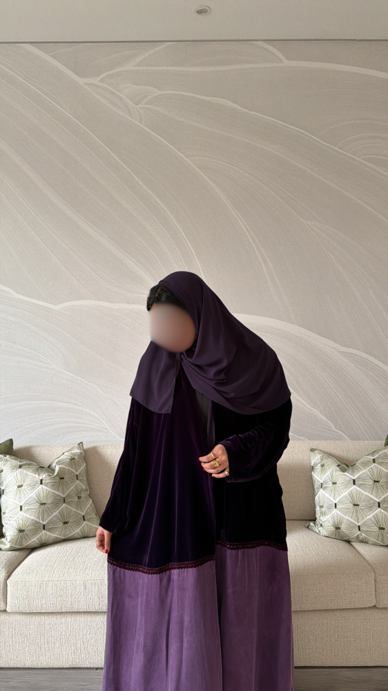 عباية مخمل مع حرير مغسول باللون البنفسجي