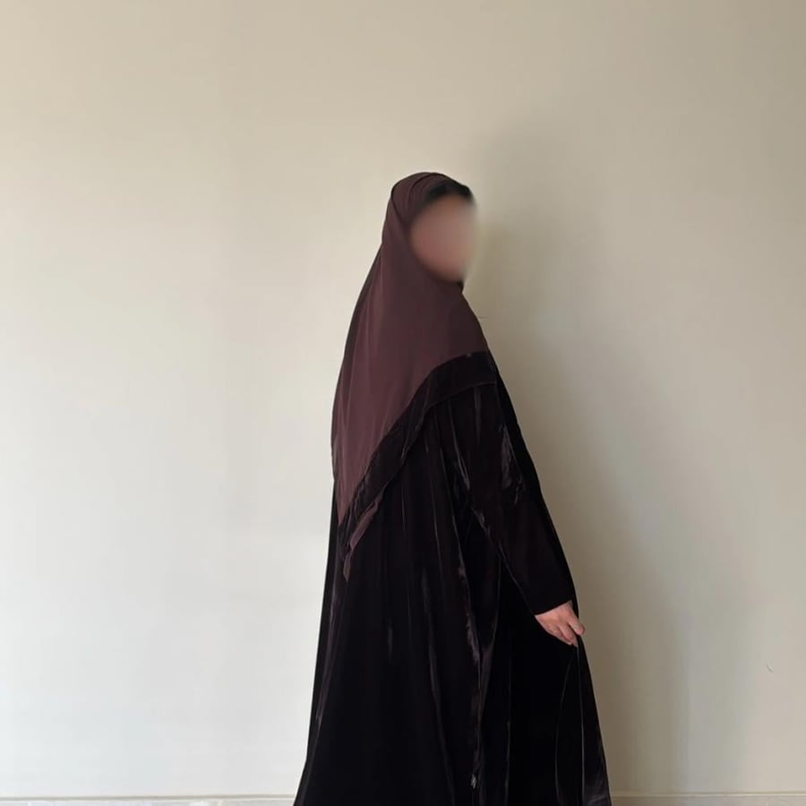 عباية مخمل سادة