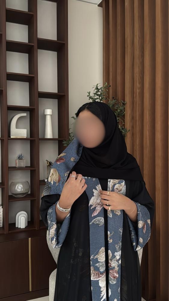 عبايه مصنوعة بقماش الشيفون مبطنه بالكامل بقماش الحرير الناعم