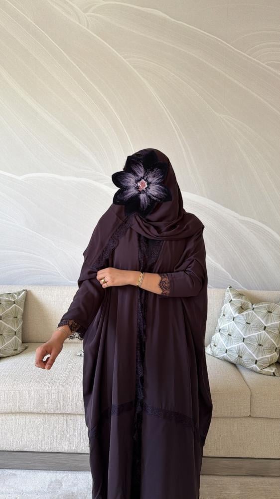 عباية كريب بنفسجي مزينة بدانتيل