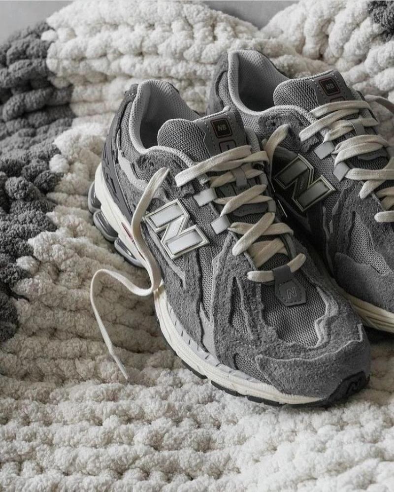 New Balance 1906R