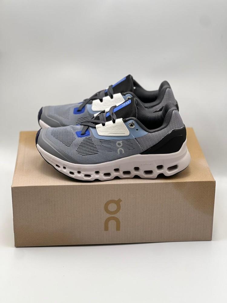 On Running Cloud Stratus shoes