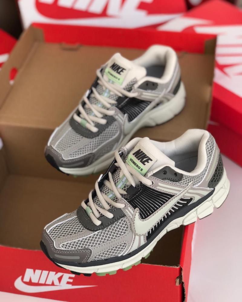 Nike Air Zoom Vomero 5