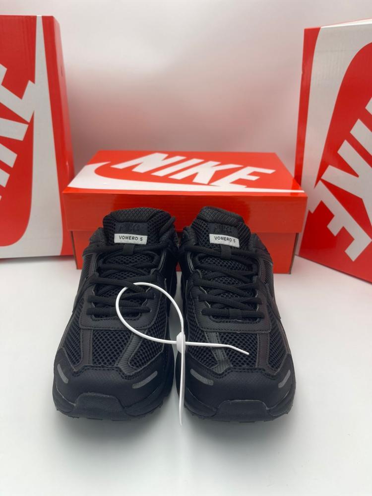 Nike Air Zoom Vomero 5