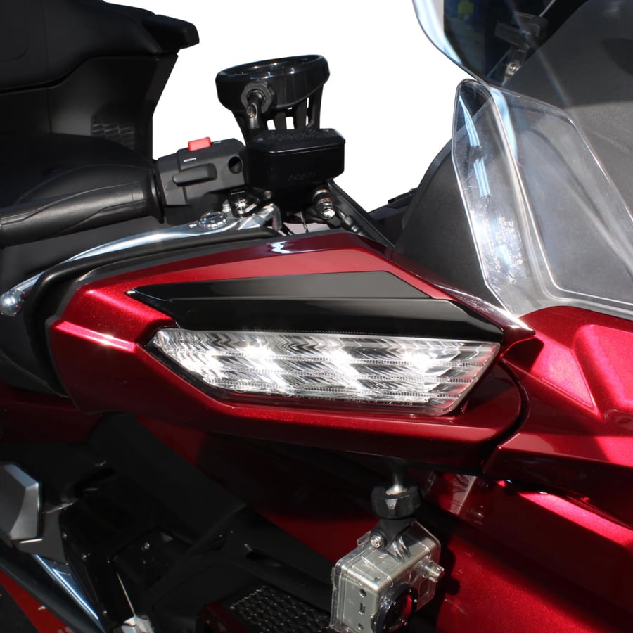 Mirror accents chrome the mirrors goldstrike chrome / black