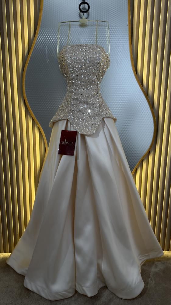 فستان منيره السكري الامع