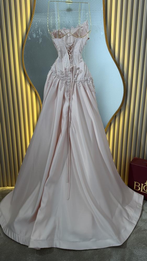 C فستان وردي ملكي فاخر