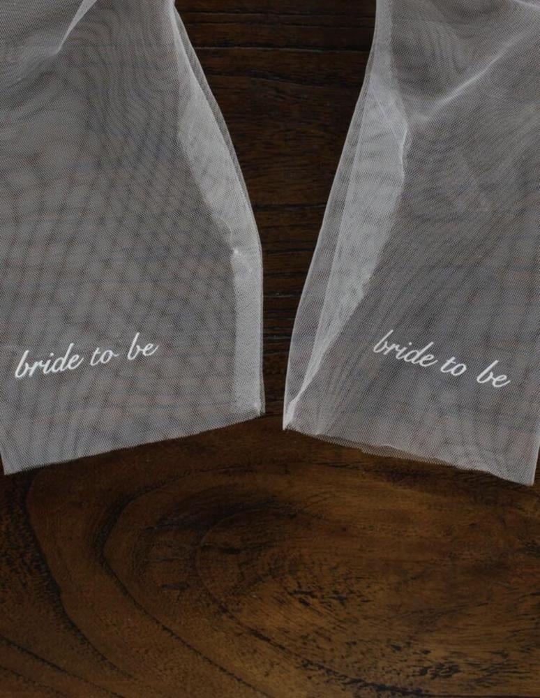 قفاز مناسب لجلسات التصوير بعبارة Bride to be