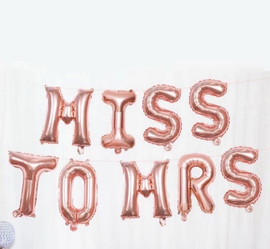 مجموعه بالون miss to mrs ‍  مكونه من 19 قطعه