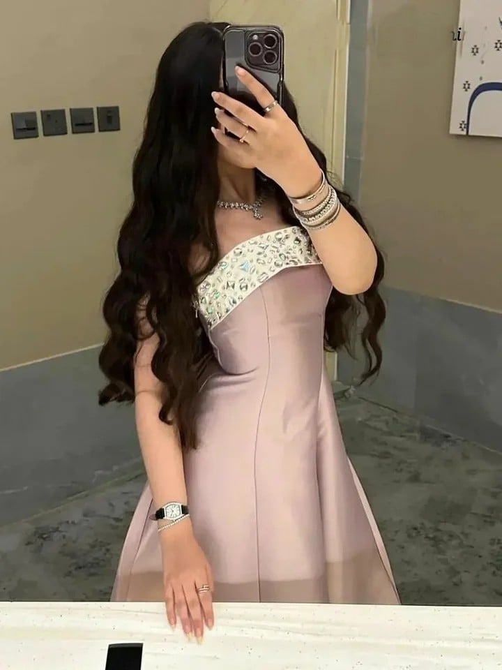 فستان فيونكة من الخلف