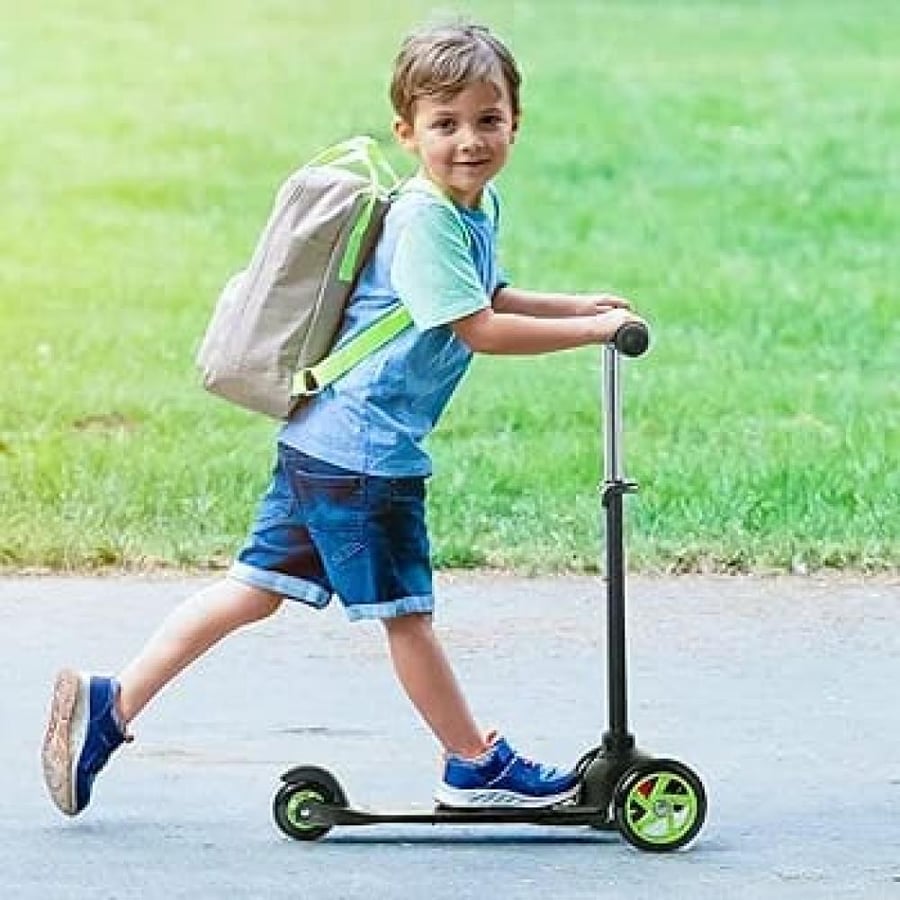 Children's scooter with three wheels, four colors, and distinctive