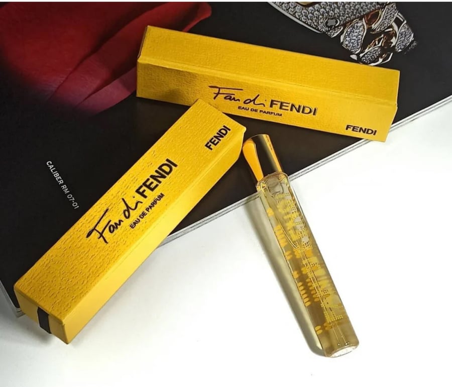 عطر فندي مع بوكس ٧.٥ مل بخاخ