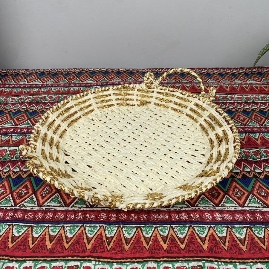تبسي حبل دائري أبيض وذهبي صغير