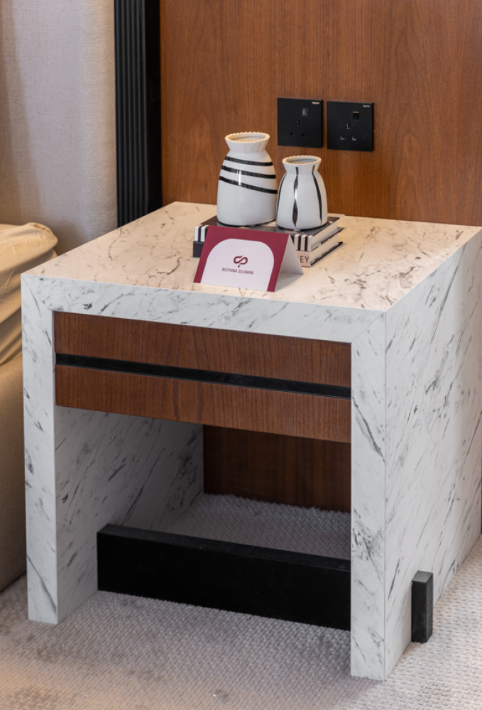 Side bed table