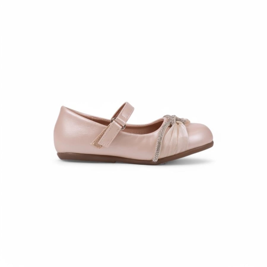 Girls' shoes
