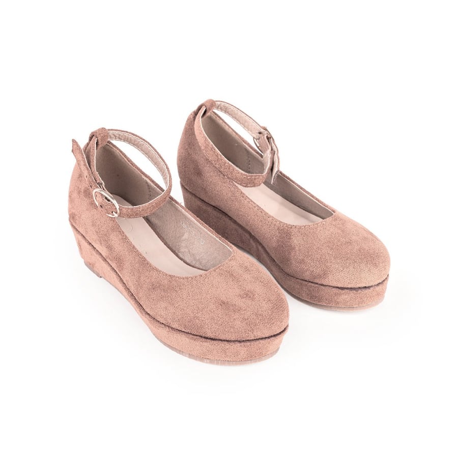 Girls' shoes