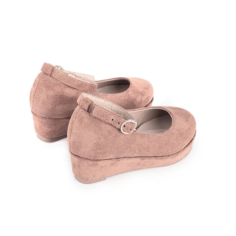 Girls' shoes