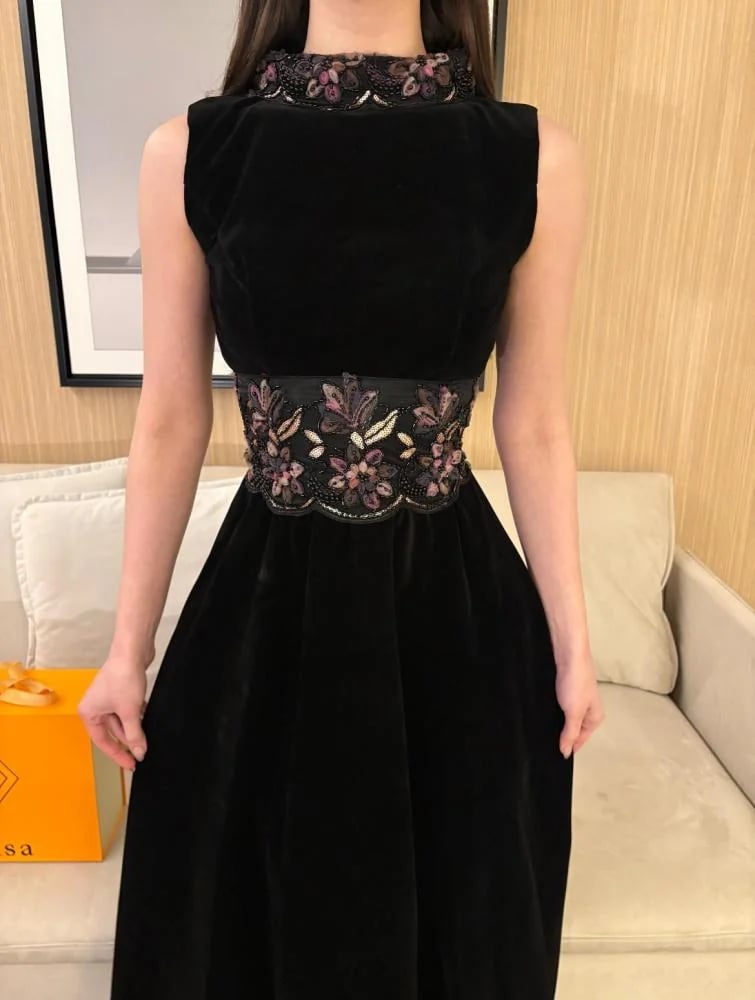 فستان اسود سهره راقي