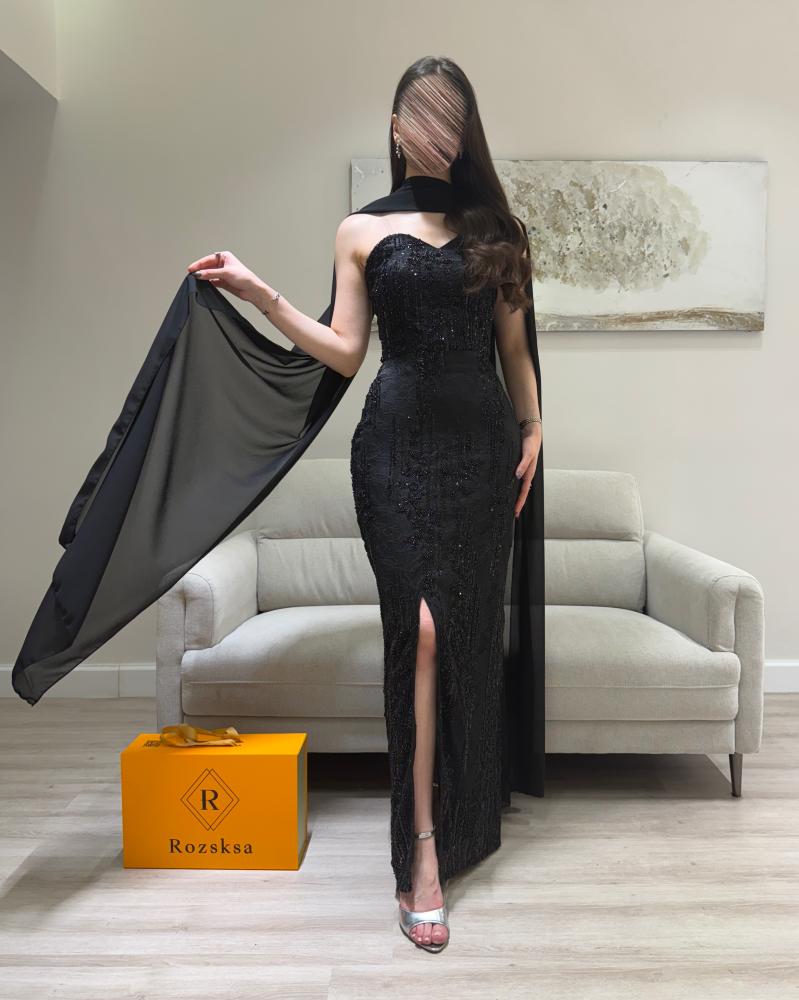فستان أسود كلاسكيي بتطريز دانتيل والترتر  اللامع