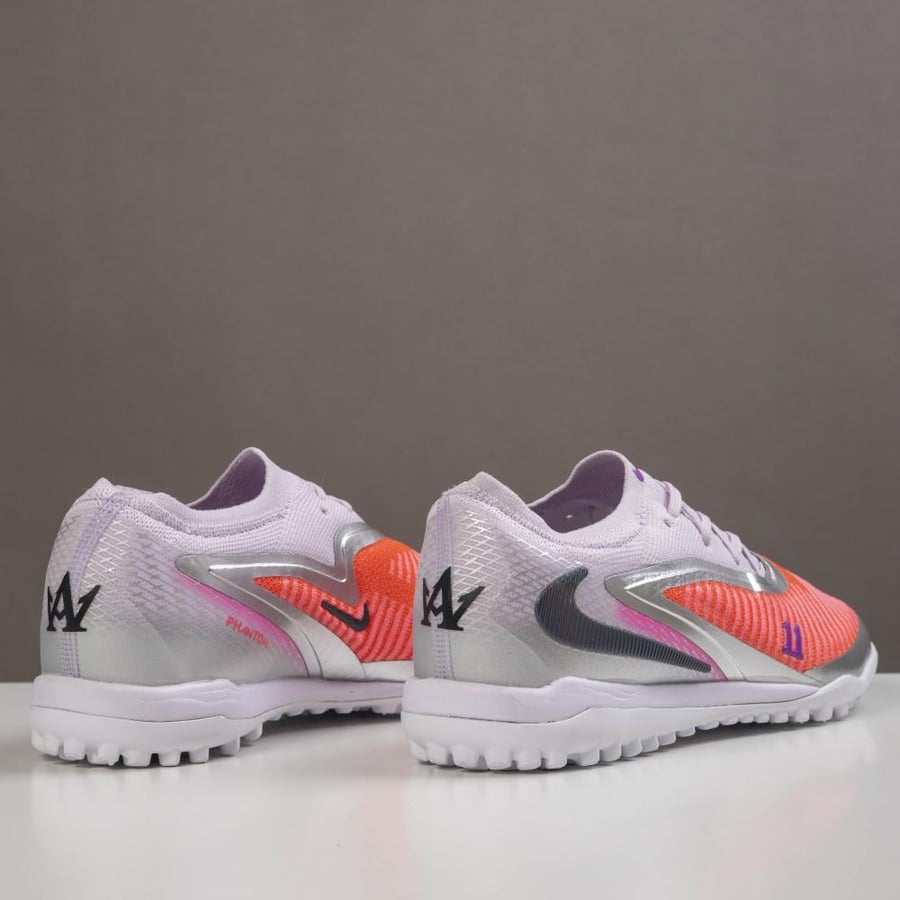جزمة كرة قدم Nike