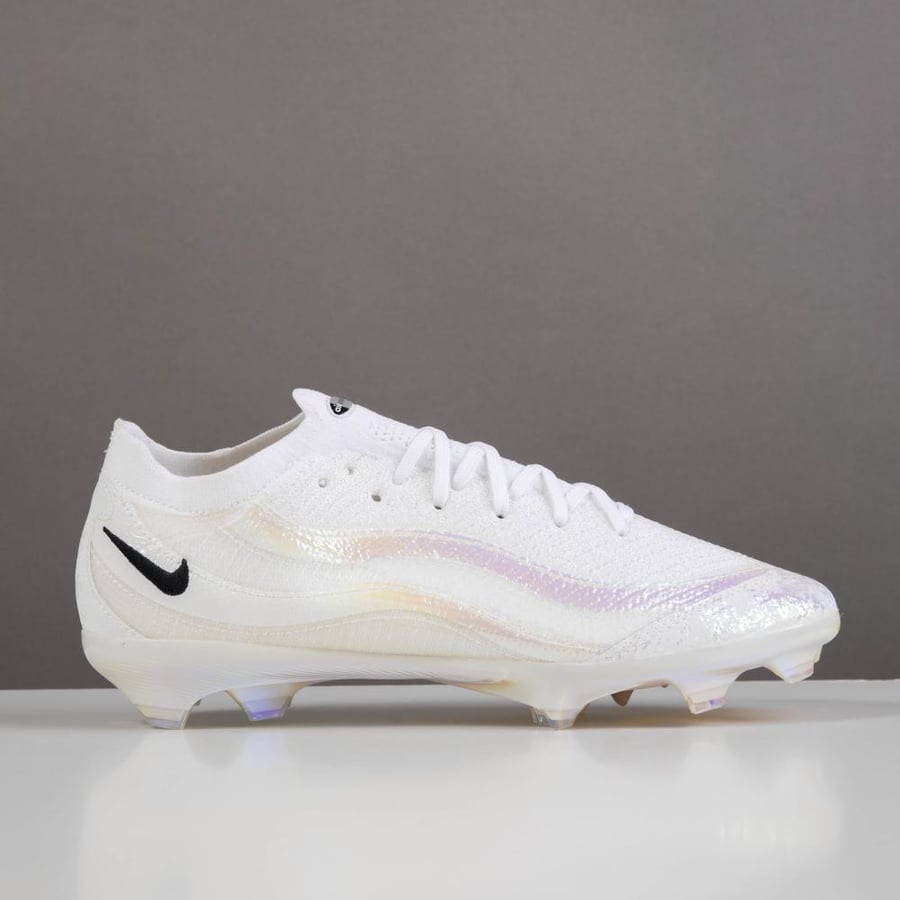 جزمة كرة قدم Nike
