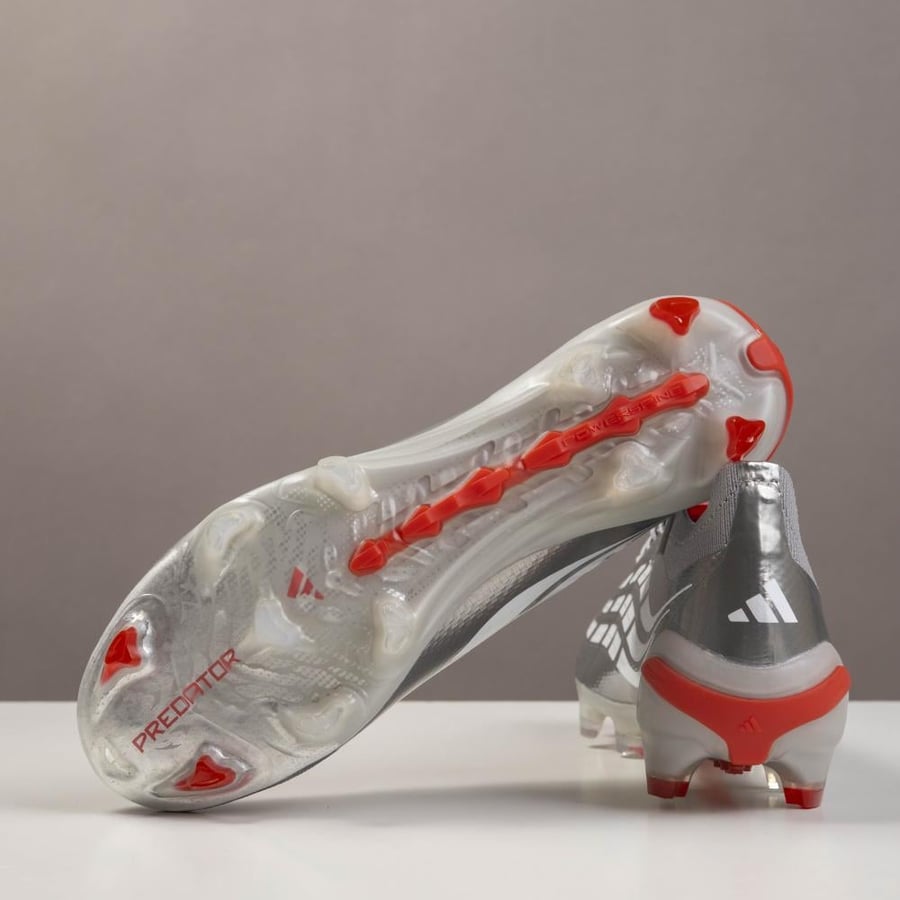 جزمة كرة قدم Adidas
