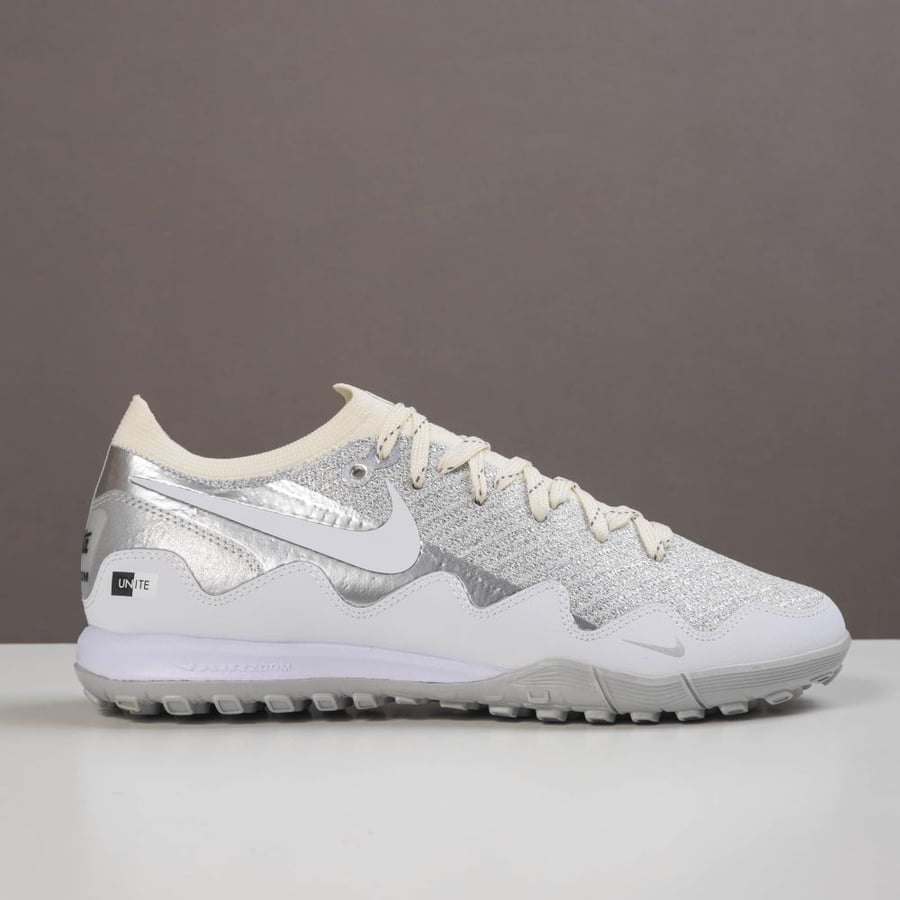 جزمة كرة قدم Nike