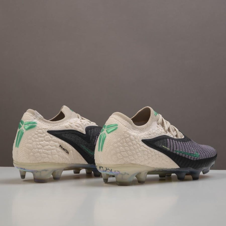 جزمة كرة قدم اطفال  Nike