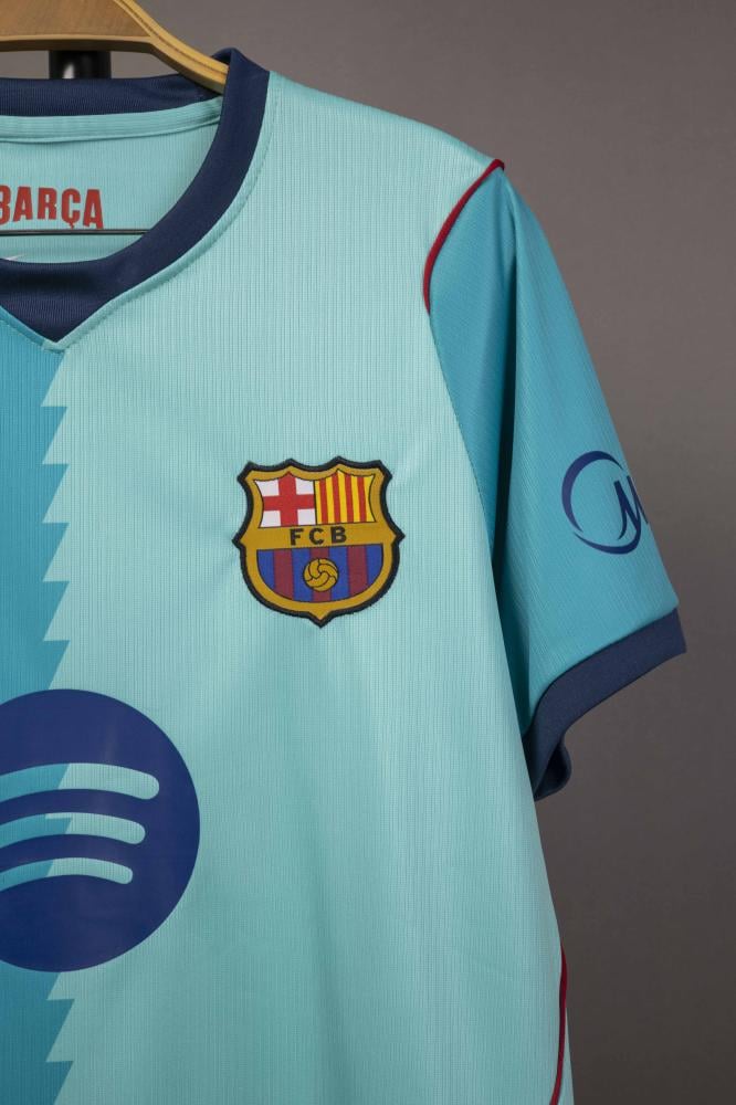 طقم برشلونة الاحتياطي 2026/2027
