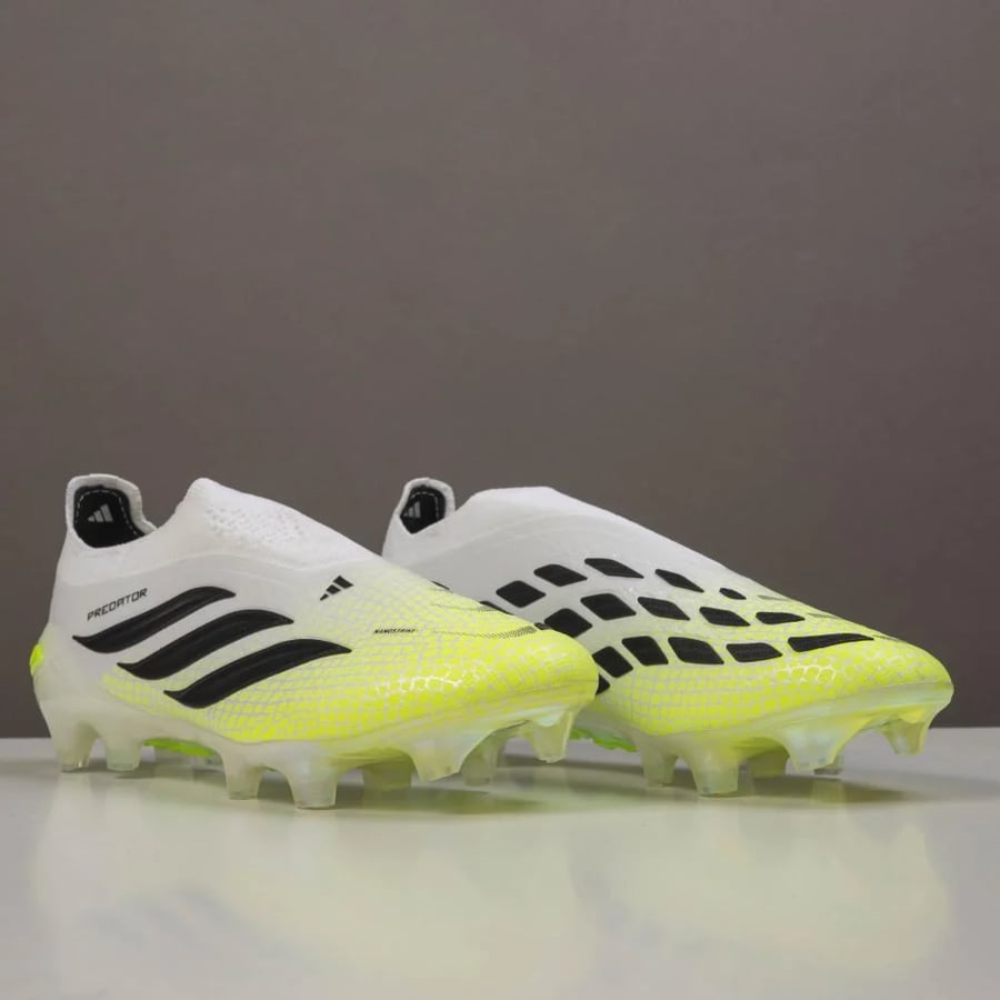 جزمة كرة قدم Adidas