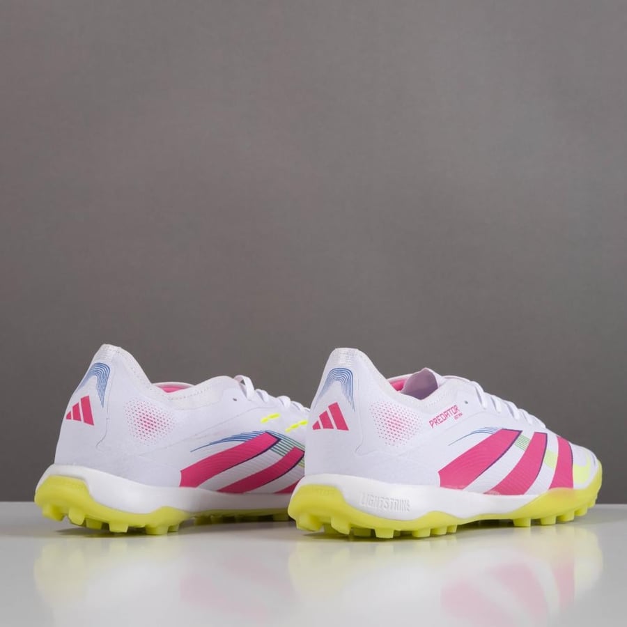 جزمة كرة قدم Adidas