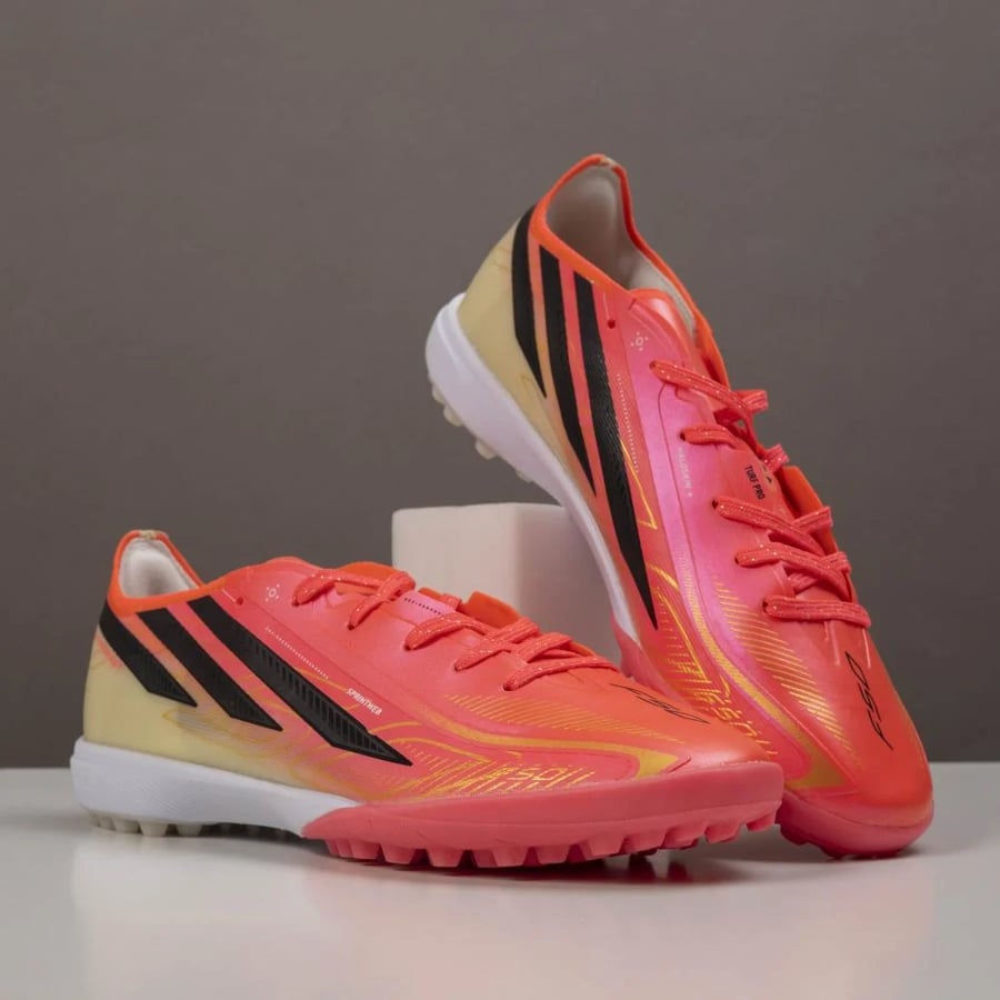 جزمة كرة قدم Adidas