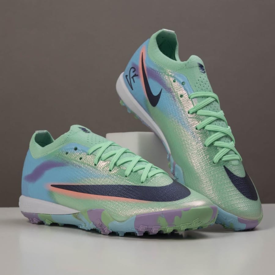 جزمة كرة قدم اطفال  Nike