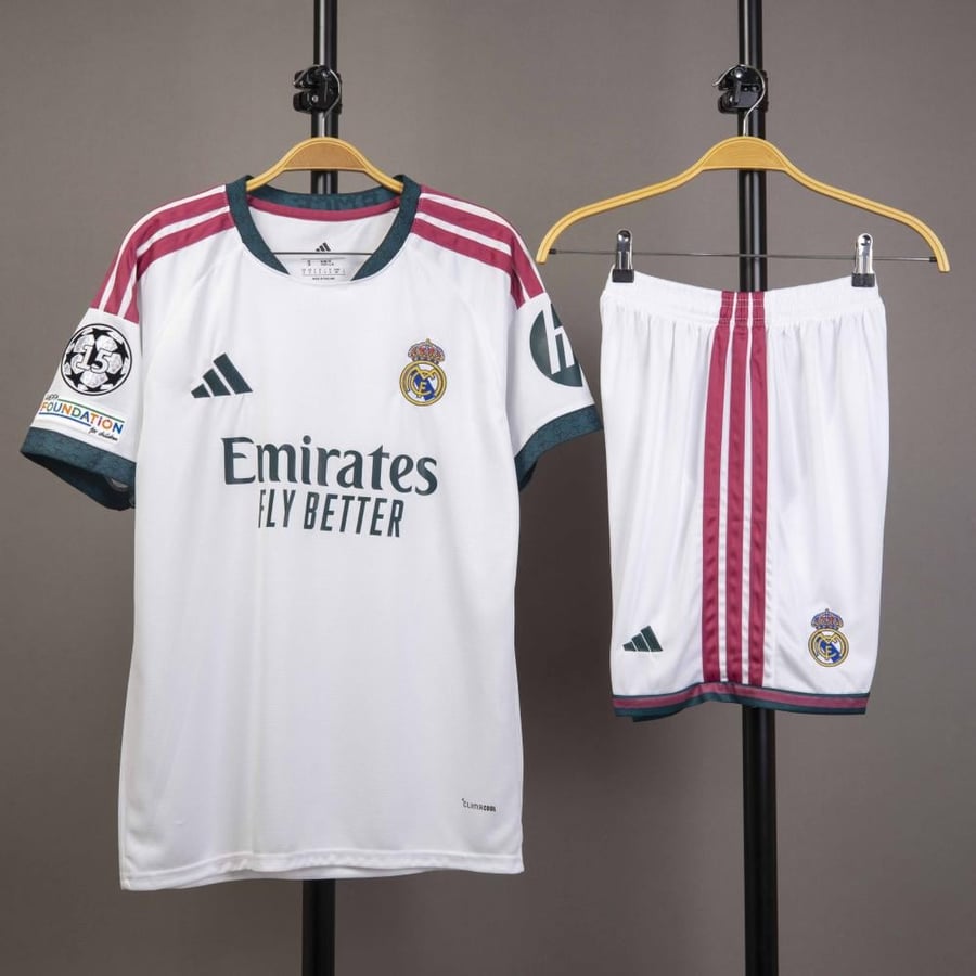 طقم ريال مدريد الاساسي  2026/2027