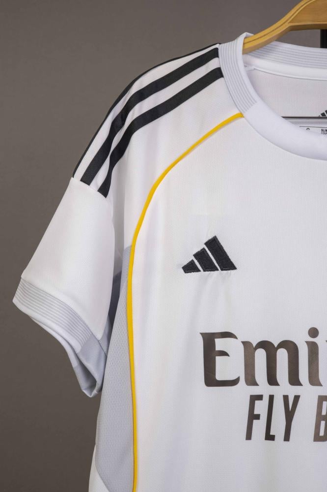 طقم ريال مدريد الاساسي 2025/22026