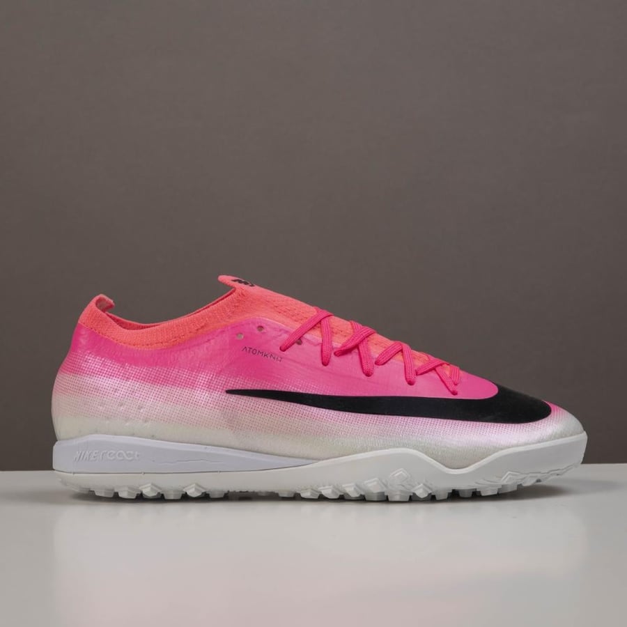 جزمة كرة قدم Nike