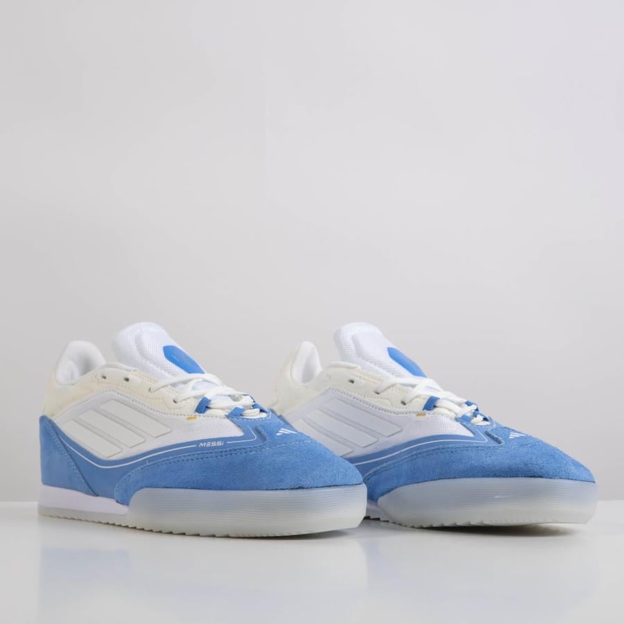 جزمة كرة قدم Adidas