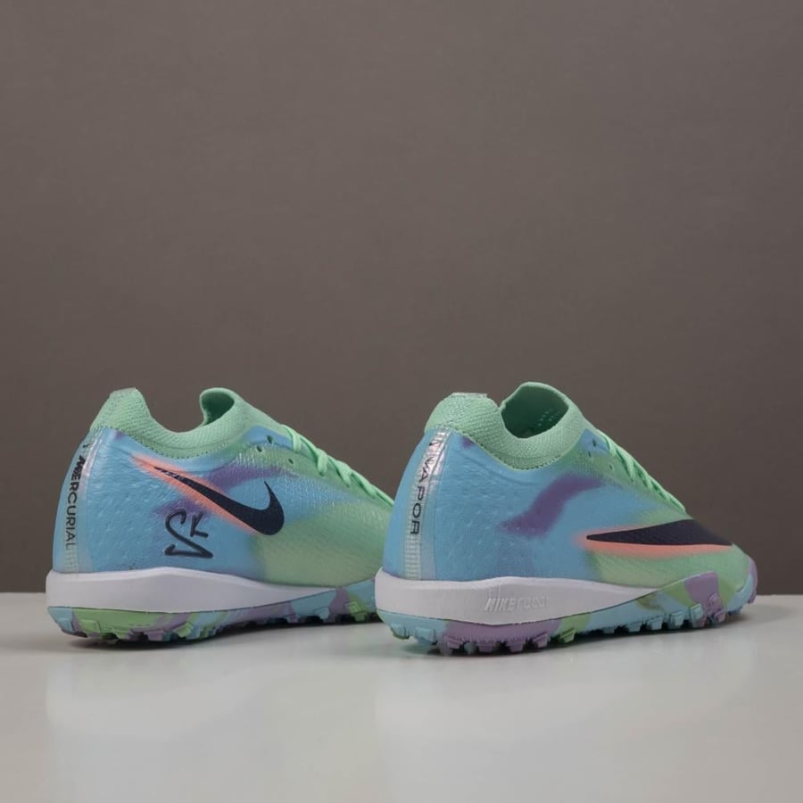 جزمة كرة قدم اطفال  Nike