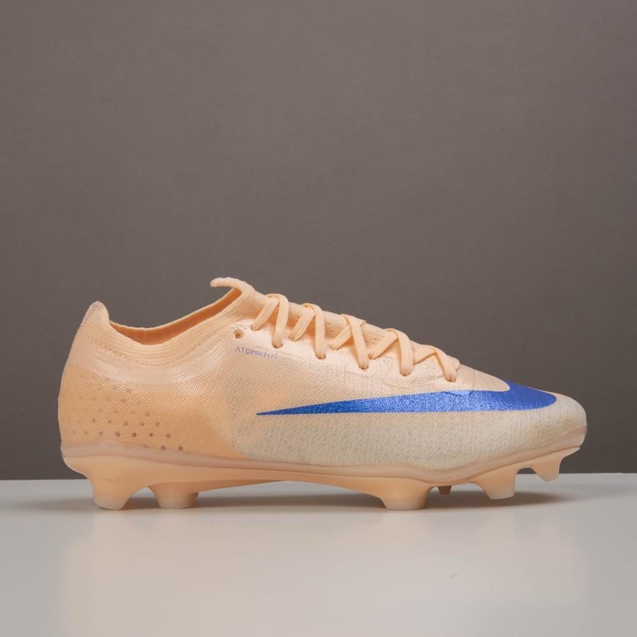 جزمة كرة قدم Nike