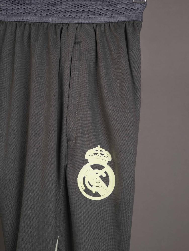 طقم تمارين ريال مدريد اطفال 2025/2026