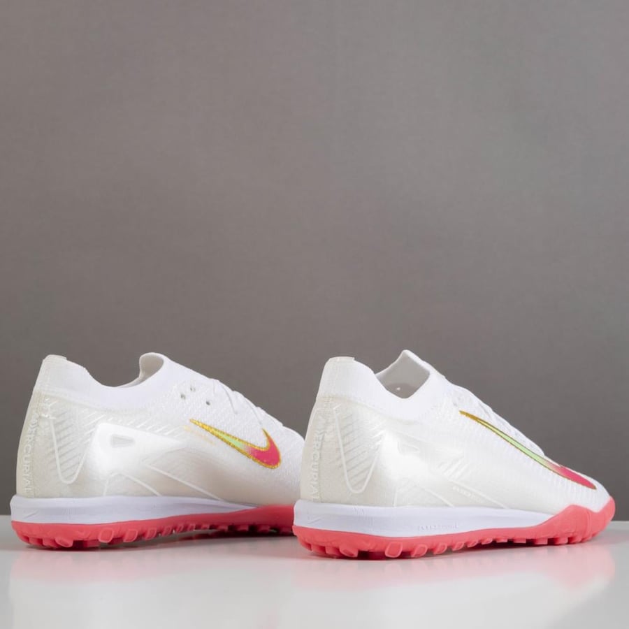 جزمة كرة قدم Nike