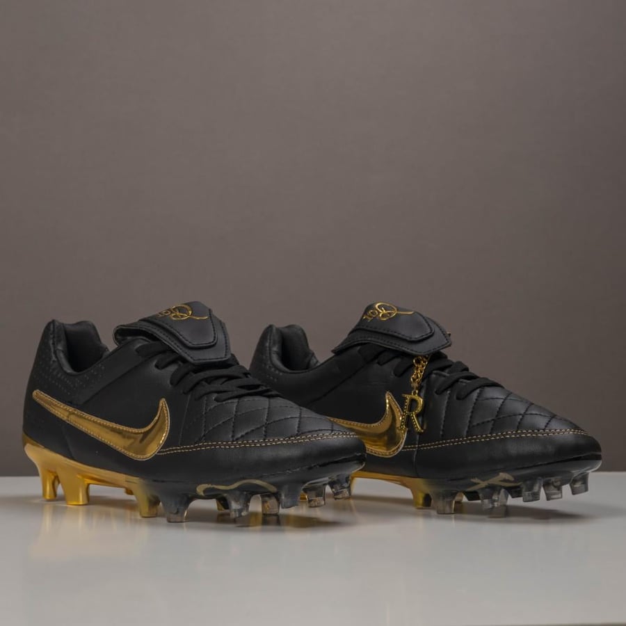 جزمة كرة قدم Nike