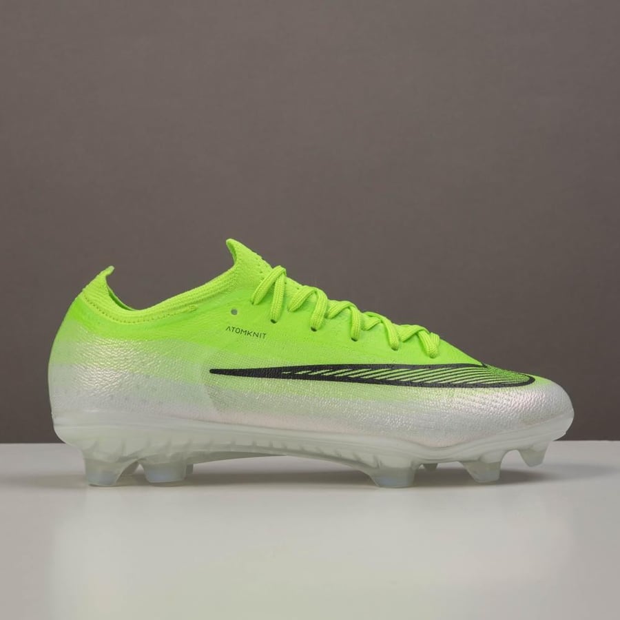 جزمة كرة قدم اطفال  Nike