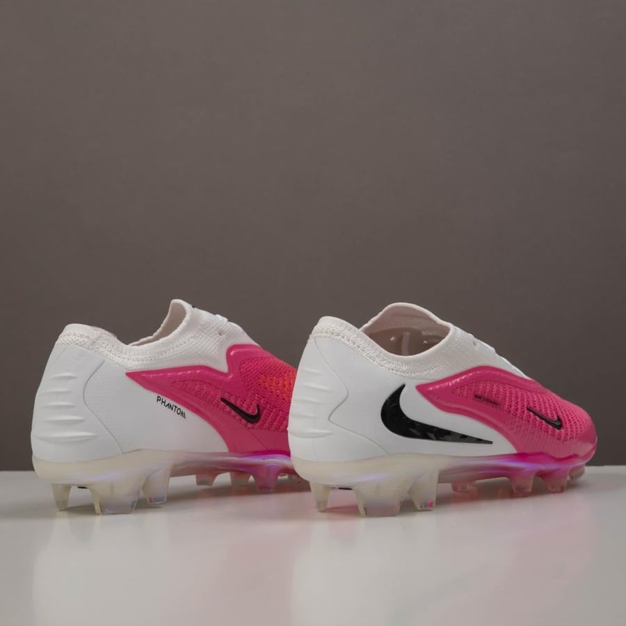 جزمة كرة قدم اطفال  Nike