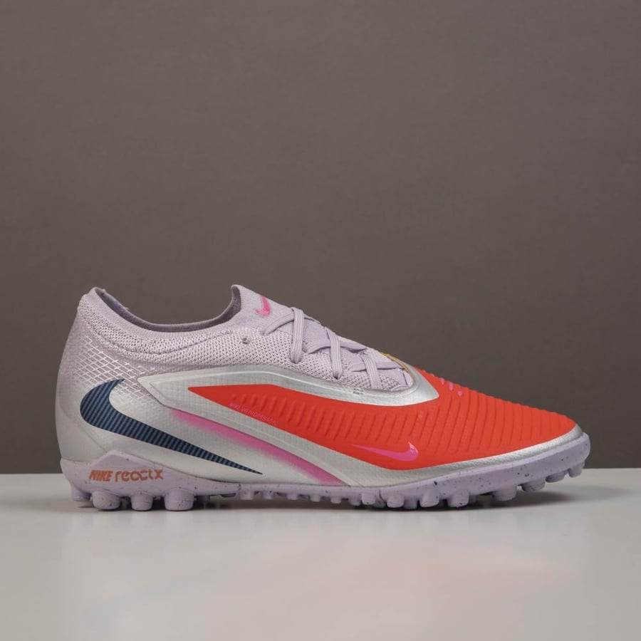 جزمة كرة قدم اطفال  Nike