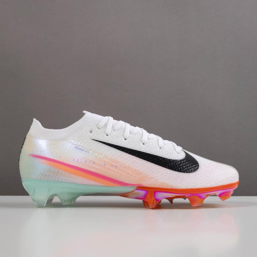 جزمة كرة قدم Nike