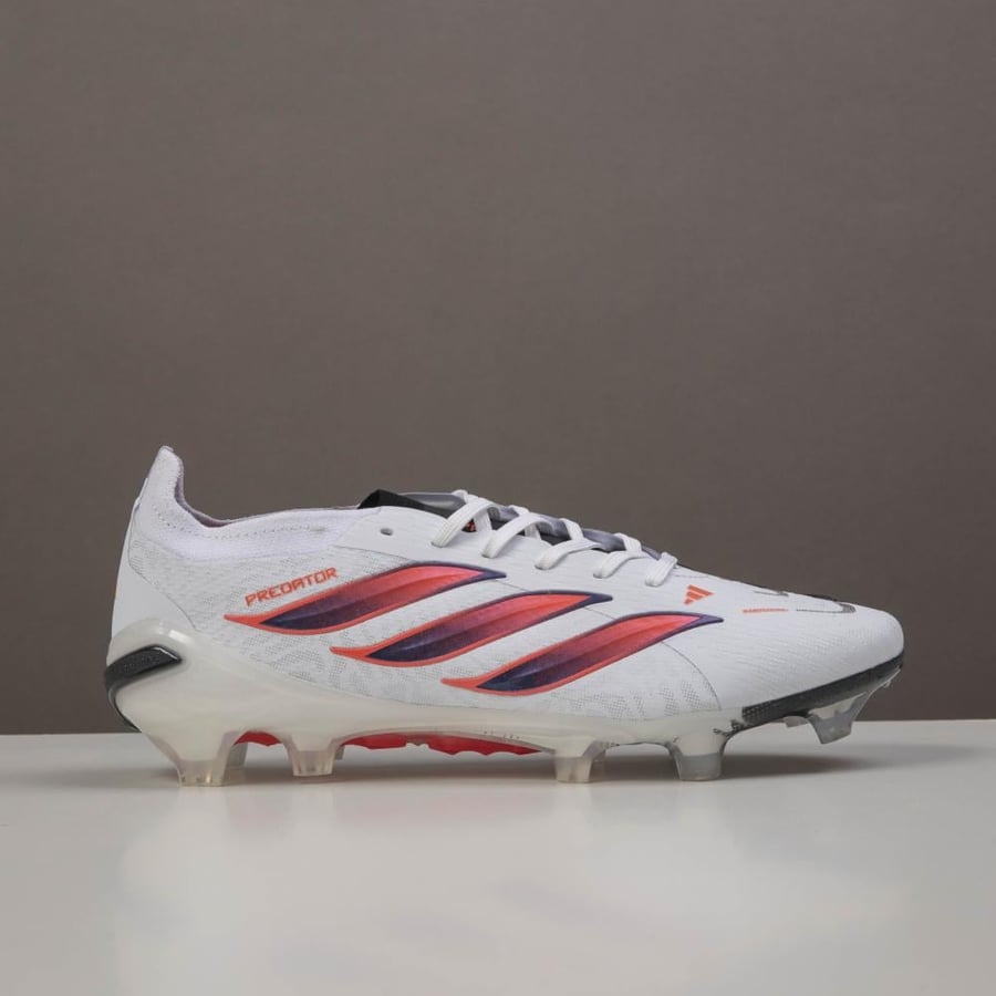 جزمة كرة قدم Adidas